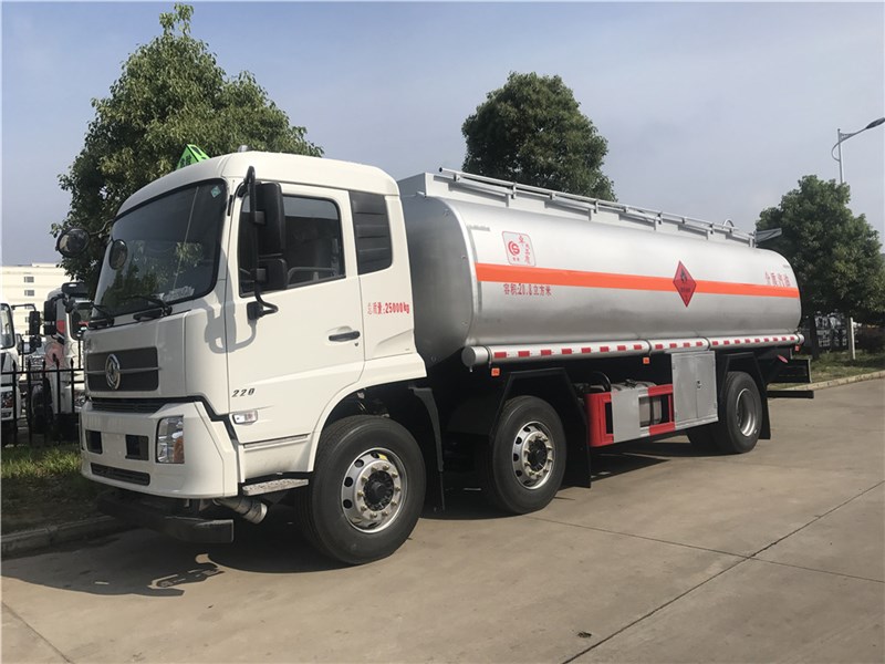 25方天錦小三軸鋁合金運(yùn)油車(chē)