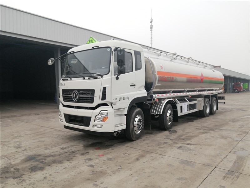 29.7方：東風(fēng)天龍前四后八運(yùn)油車(chē)