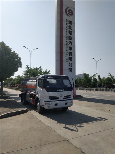 現(xiàn)車處理：解放前四后八鋁合金油罐車