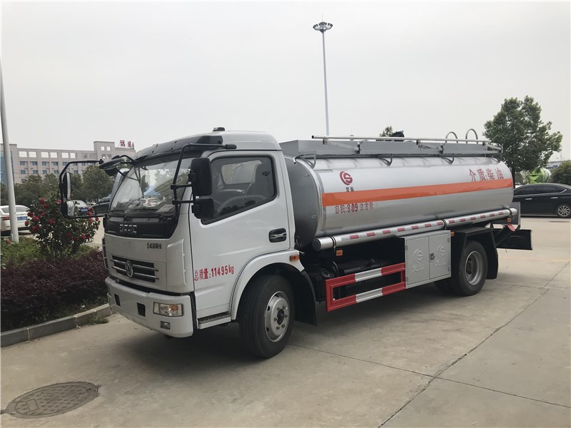 8.5方東風(fēng)多利卡加油車