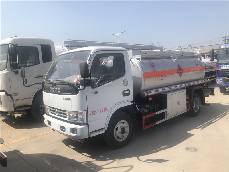 4.5方東風(fēng)多利卡加油車