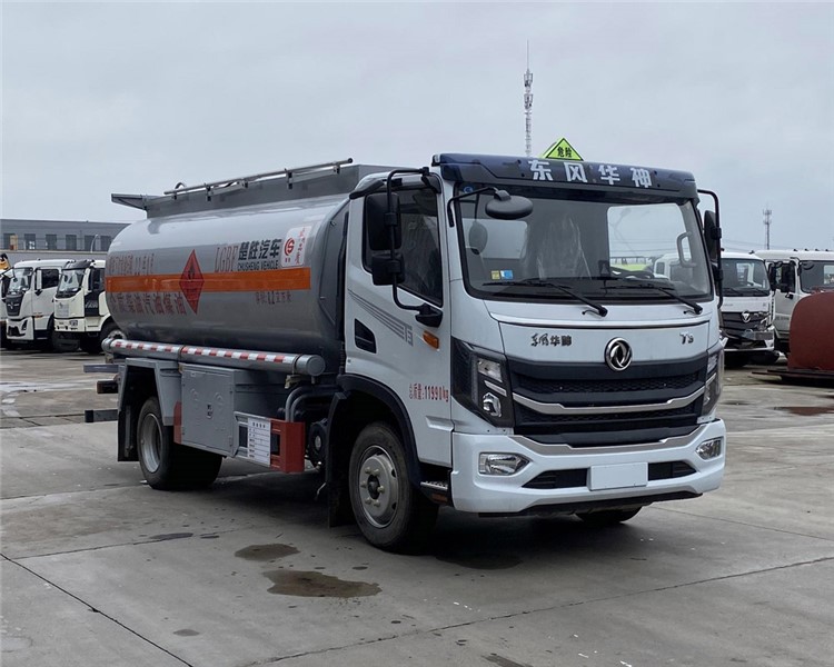 8.2方東風(fēng)華神油罐車