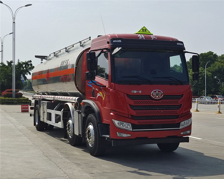 21.1方青島解放小三軸鋁合金運(yùn)油車