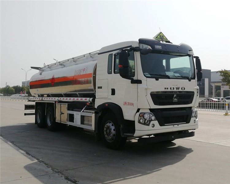 20.4方重汽豪沃后雙橋鋁合金運(yùn)油車