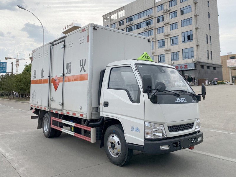 CSC5040XRYJ6型易燃液體廂式運(yùn)輸車
