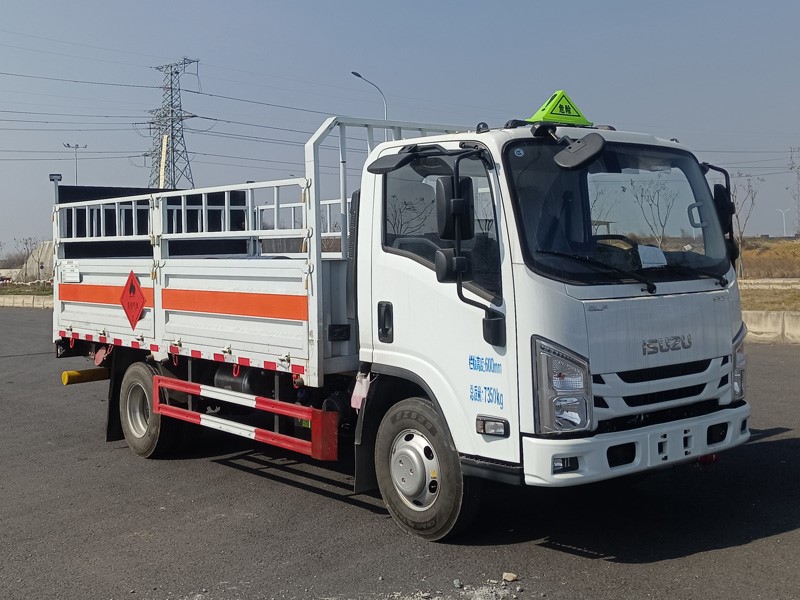 CSC5070TQPJW6型氣瓶運(yùn)輸車