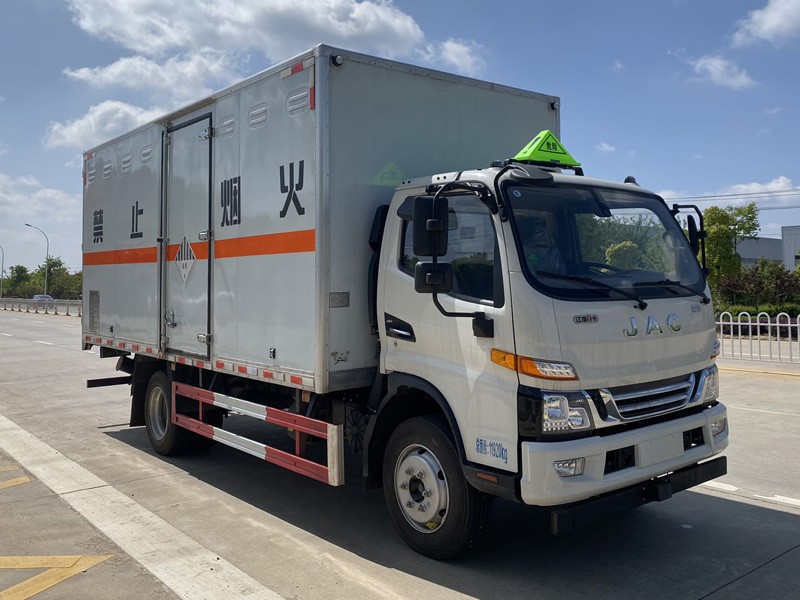 CSC5120XZWJH6型雜項(xiàng)危險(xiǎn)物品廂式運(yùn)輸車
