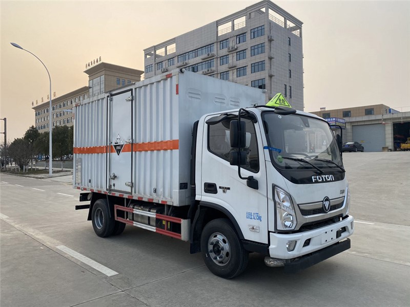 CSC5088XFWB6型腐蝕性物品廂式運(yùn)輸車