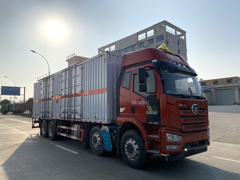 CSC5321XRYC6型易燃液體廂式運(yùn)輸車