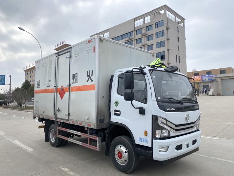 CSC5095XRY6型易燃液體廂式運(yùn)輸車