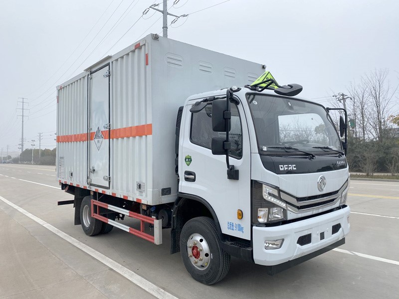 CSC5095XZW6型雜項(xiàng)危險(xiǎn)物品廂式運(yùn)輸車