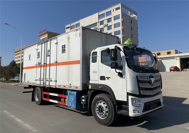 CSC5180XFWB6型腐蝕性物品廂式運輸車
