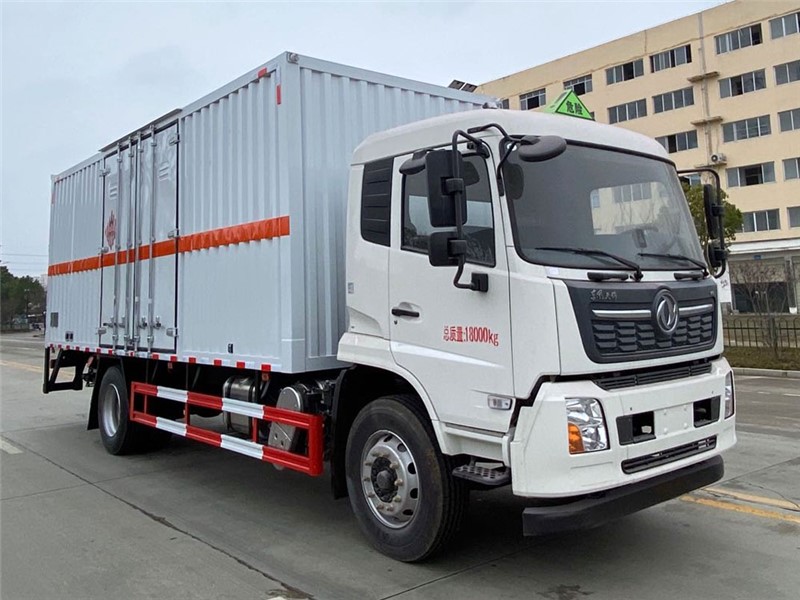 CSC5181XRGD6型易燃固體廂式運輸車