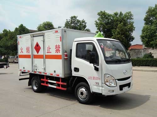 CSC5033XRQSH6型易燃?xì)怏w廂式運(yùn)輸車