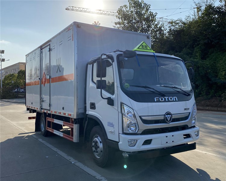 CSC5108XRQB6型易燃?xì)怏w廂式運(yùn)輸車