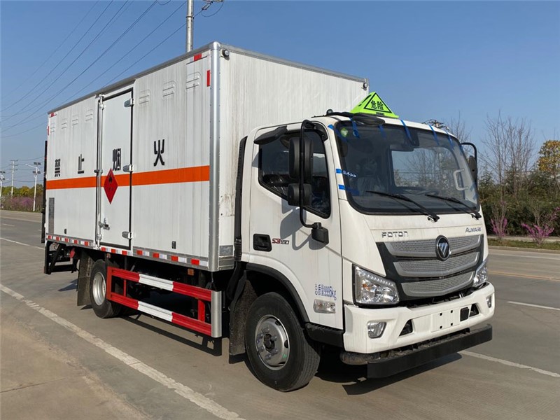 CSC5108XRQBK6型易燃?xì)怏w廂式運(yùn)輸車