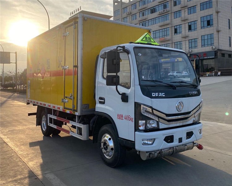 CSC5041XRQ6型易燃?xì)怏w廂式運(yùn)輸車