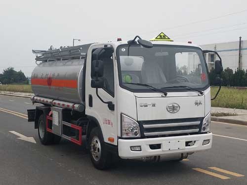 現(xiàn)車供應：解放4.62立方加油車
