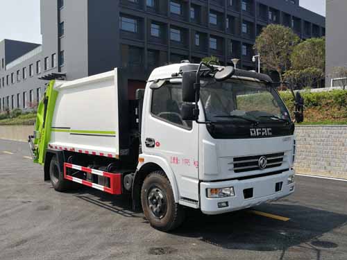 東風(fēng)多利卡壓縮式垃圾車簽訂成功