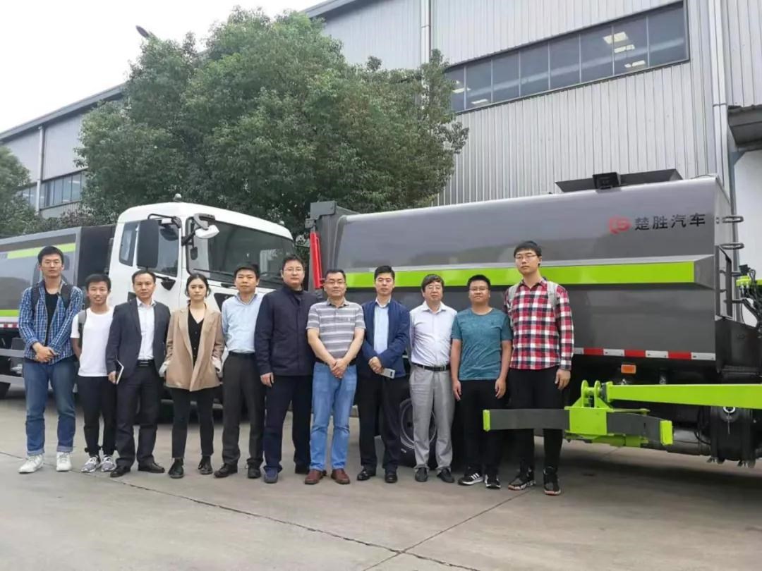 驚艷！“智能機(jī)械臂”自裝卸式垃圾車震撼問世